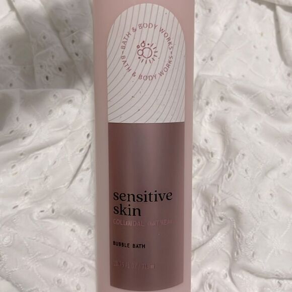 NEW- Bath & Body Works- Colloidal Oatmeal Bubble Bath - Picture 2 of 4